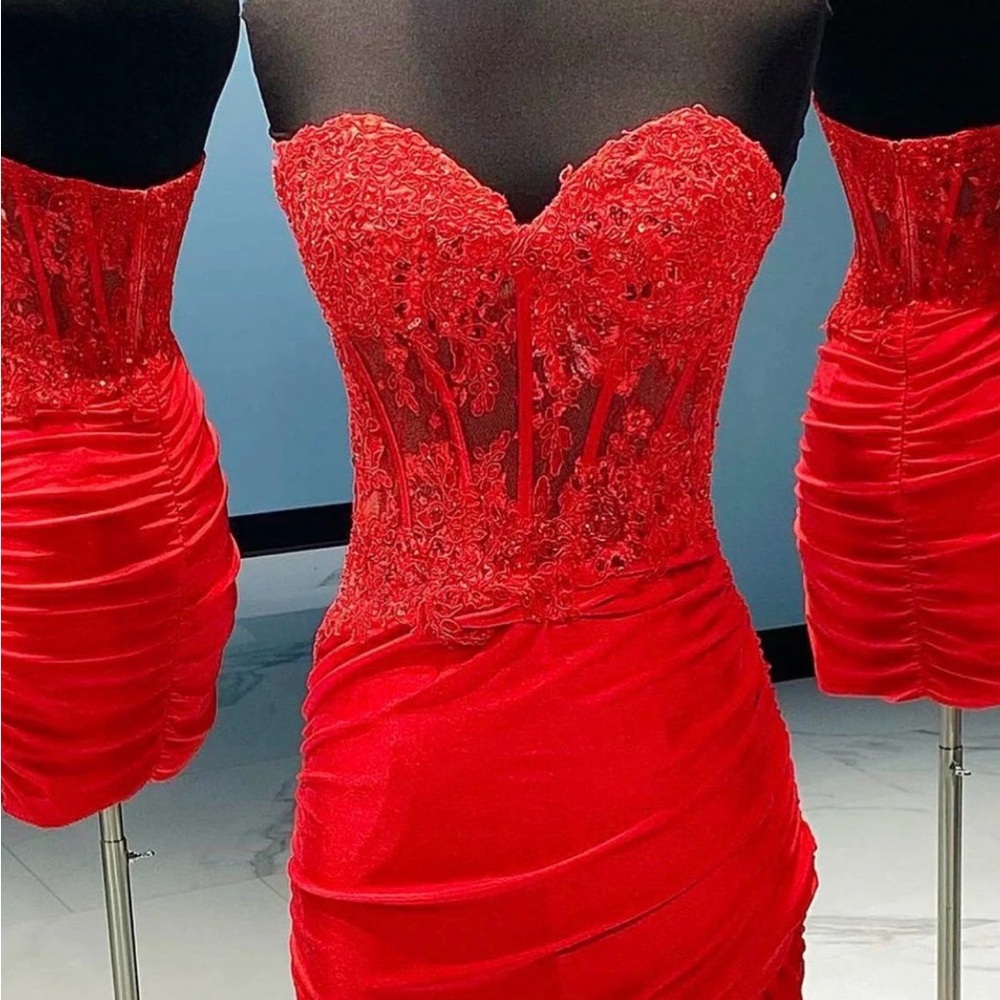 Elegant Strapless Red Lace Dress